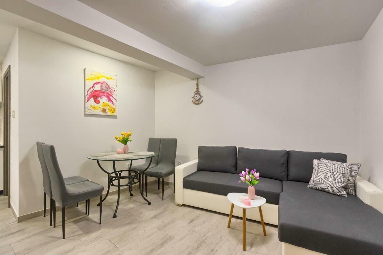 Old Town Apartments In City Center Pula Zewnętrze zdjęcie